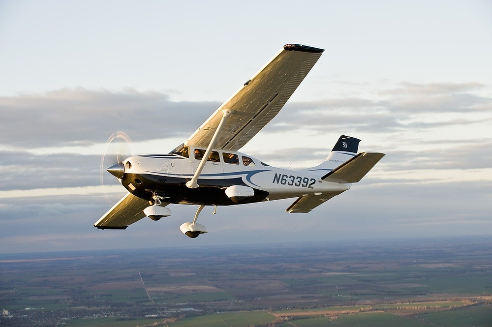 Small private plane Cessna 172
